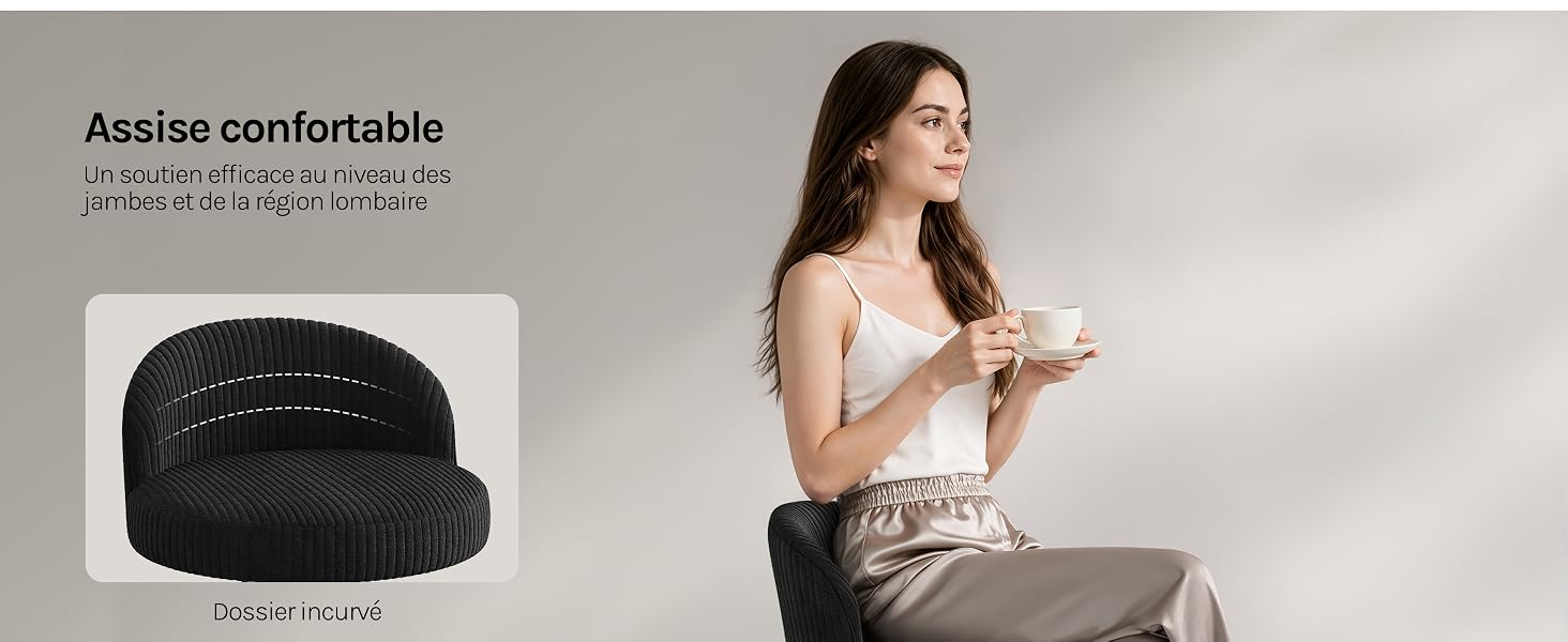 Le texte indique « Assise confortable » avec une description partielle du produit. Femme assise vêtue d'un haut blanc sans manches, arborant une casquette de baseball noire avec superposition de texte.