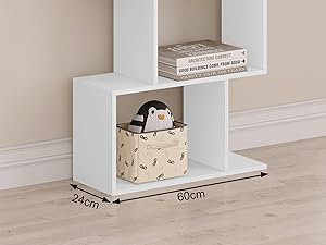 Scaffale bianco a forma di L con due ripiani. Il ripiano superiore contiene libri, lo scomparto inferiore contiene un contenitore. Dimensioni: 80 cm di larghezza, 24 cm