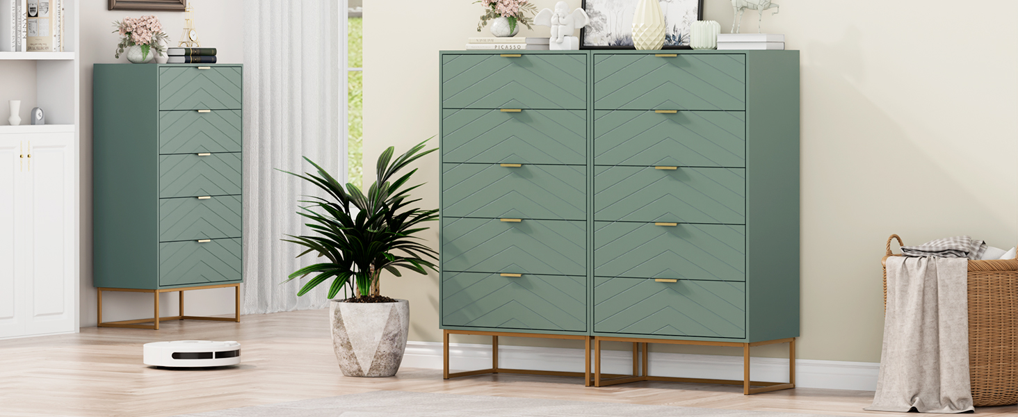 Il testo dice «Immagine 4". Coppia di cassettiere portaoggetti verde menta con più cassetti, presentate in un ambiente interno moderno con piante d'appartamento e decorazioni minimali.