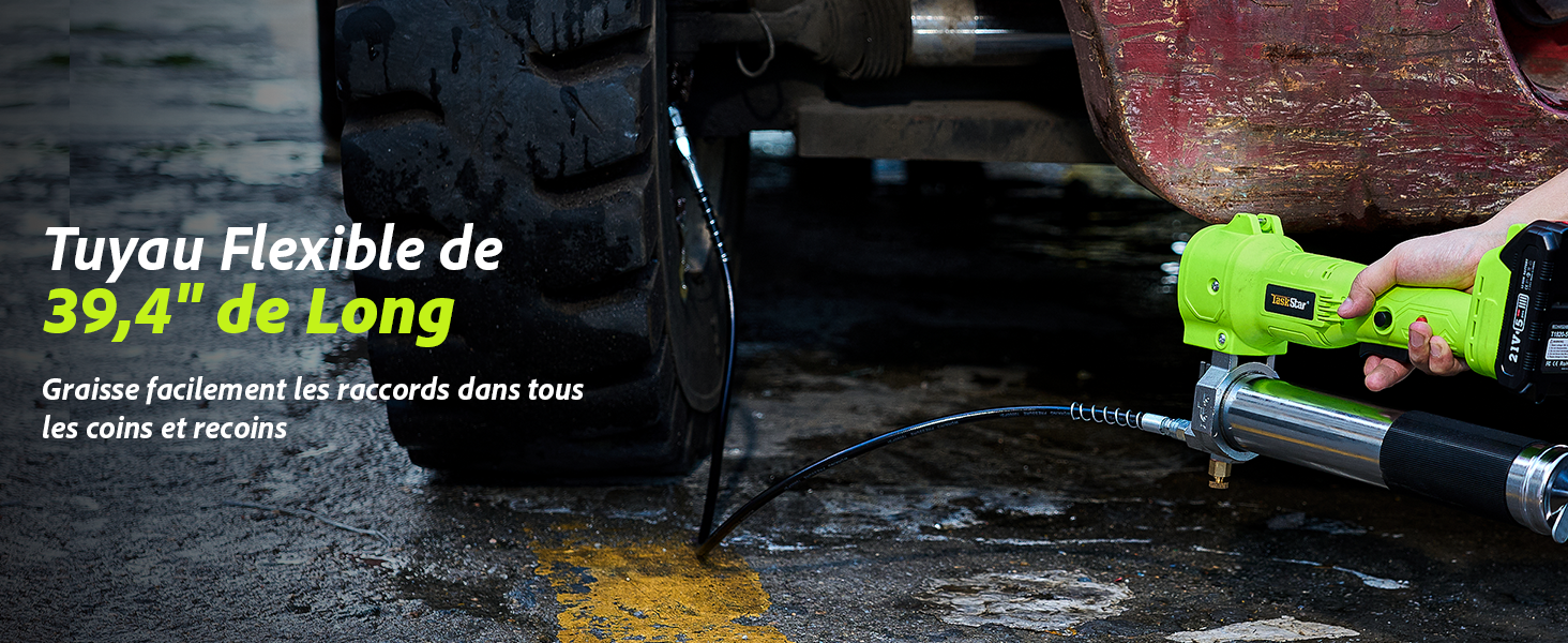 Raccord de tuyau d'extension flexible illustré en noir, mesurant 39,4 pouces de long, démontré dans un environnement humide.