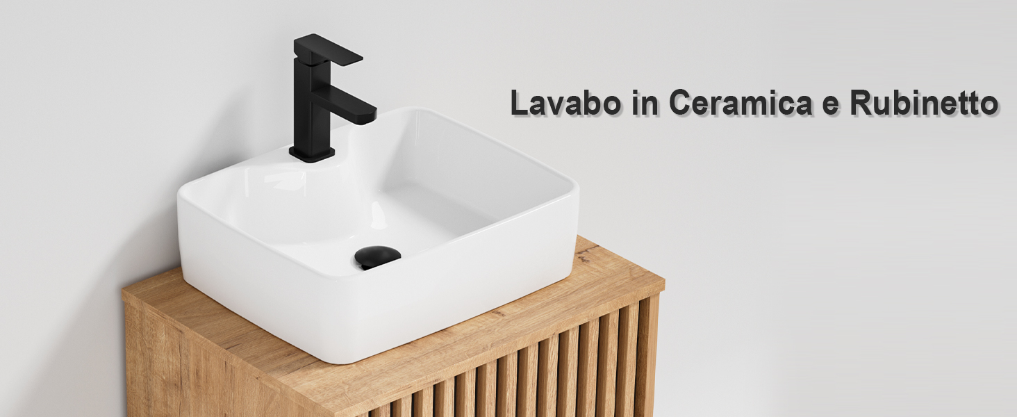 Il testo recita «Lavabo in Ceramica e Rubinetto». Lavabo da bagno moderno in ceramica con base in legno presentata in un ambiente minimalista.