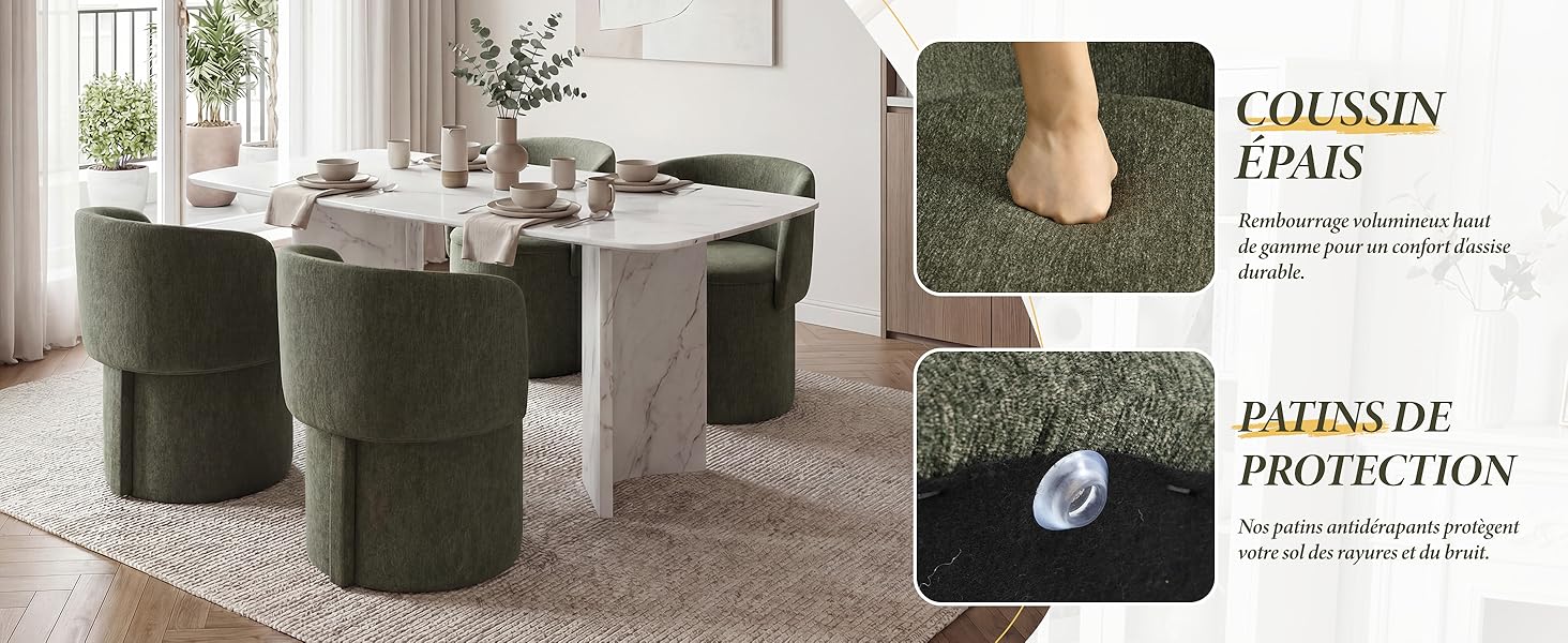 Le texte se lit comme suit : « COUSSIN ÉPAIS » « PATINS DE PROTECTION » Scène intérieure montrant des chaises de salle à manger en velours vert avec des panneaux rapprochés indiquant l'épaisseur du coussin et les caractéristiques de protection du sol.
