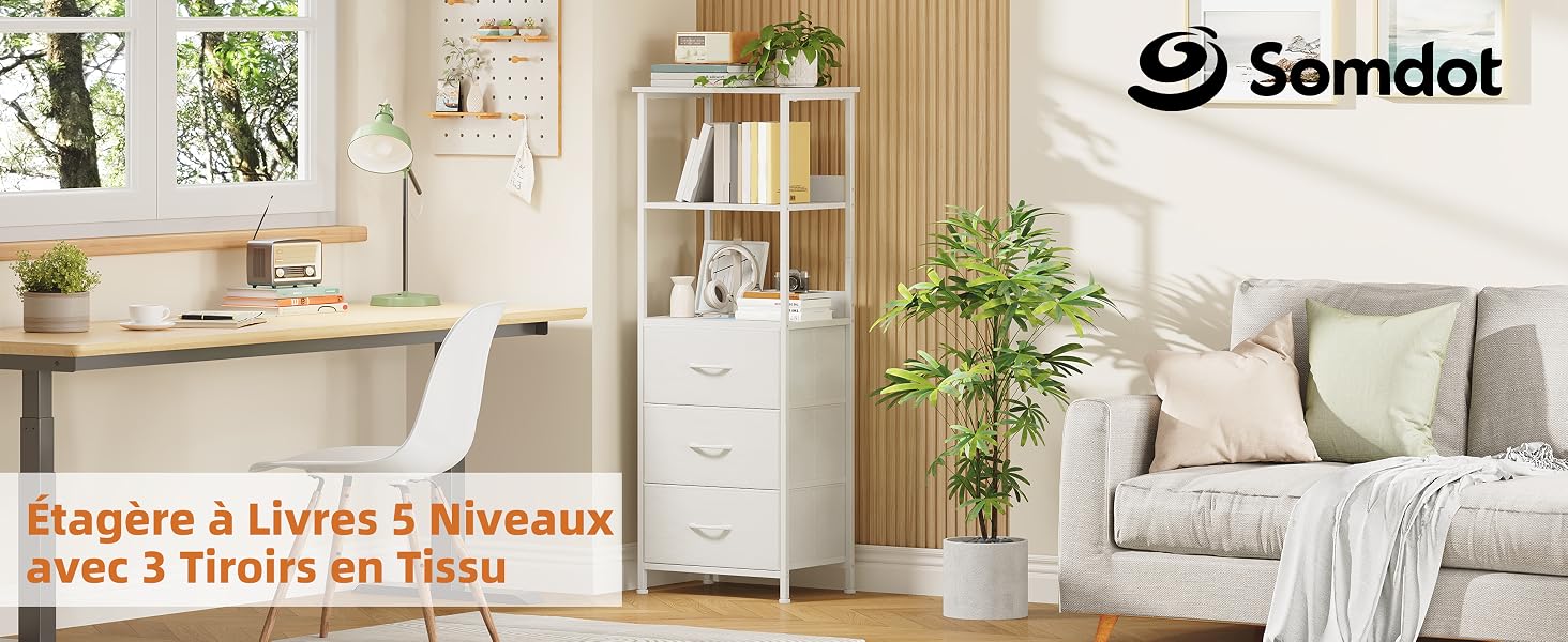 Le texte indique le logo « Somdot » et « Etagère à Livres 5 Niveaux avec 3 Tiroirs en Tissu ». Étagère blanche à plusieurs niveaux avec trois tiroirs en tissu, plantes vertes en pot, intérieur moderne avec espace de travail et mobilier neutre.