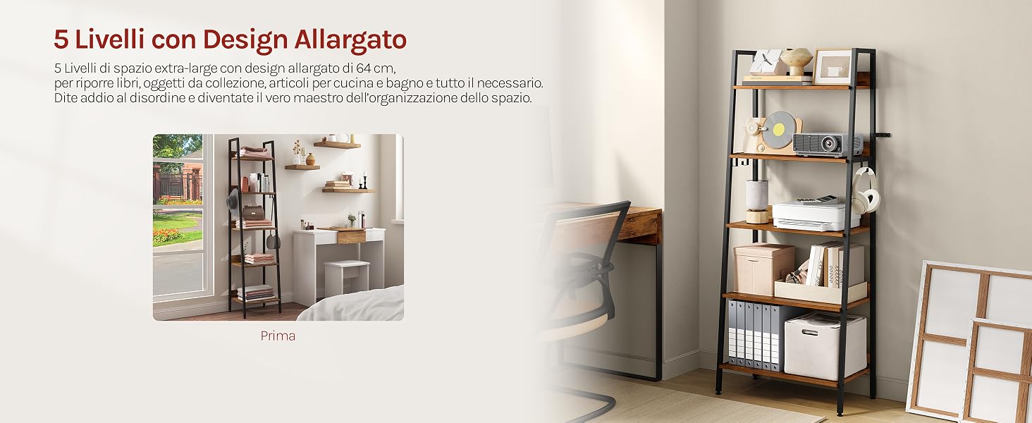 Il testo recita «5 Livelli con Design Allegato». Libreria in stile industriale a scala con 5 ripiani in legno e struttura in metallo nero appoggiata alla parete grigia, che espone libri e oggetti decorativi.