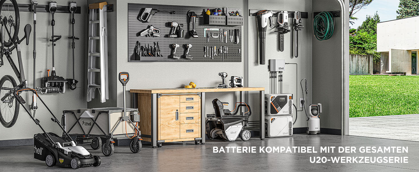 Gut organisierter Garagenarbeitsplatz mit Werkzeugen, Schränken und Geräten. Verfügt über eine Holzwerkbank, einen Werkzeugkasten aus Metall und verschiedene Garten- und Elektrowerkzeuge, die übersichtlich