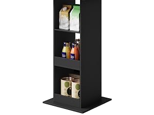 con tres estantes, que exhibe varios recipientes para bebidas, incluidos cartones de leche, botellas de vidrio y bebidas enlatadas