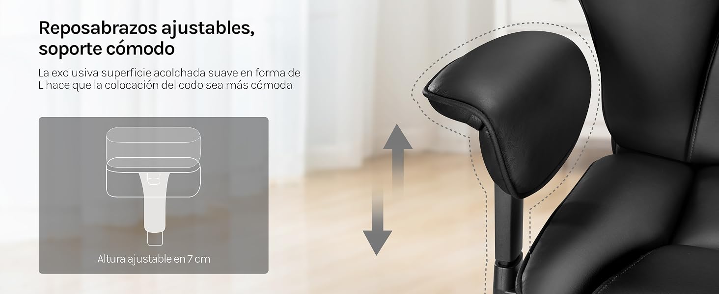 Imagen de dos paneles que muestra una funda protectora de plástico transparente para muebles y sillones reclinables de cuero negro con una flecha direccional que indica el movimiento.