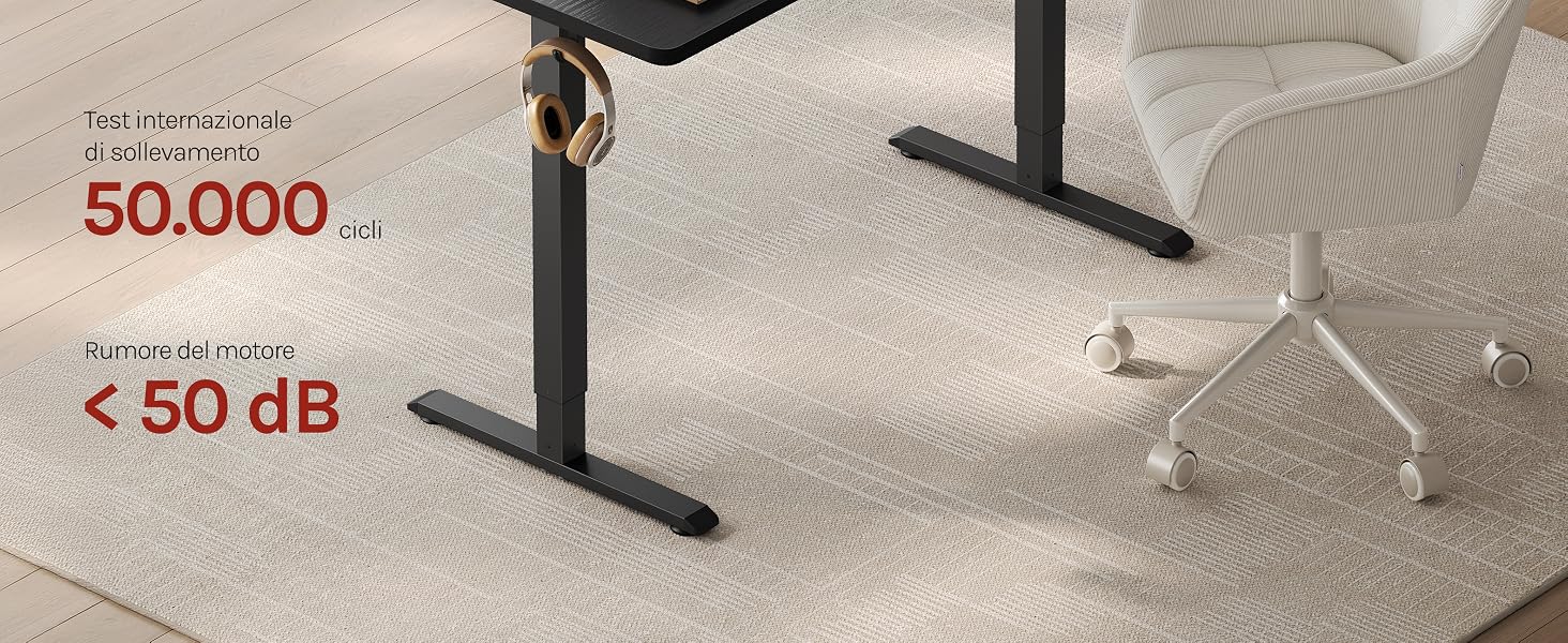 Il testo indica «50.000» e «< 50 dB». L'immagine mostra le basi delle gambe dei tavoli con piedi montate su un pavimento in moquette in un ambiente interno.