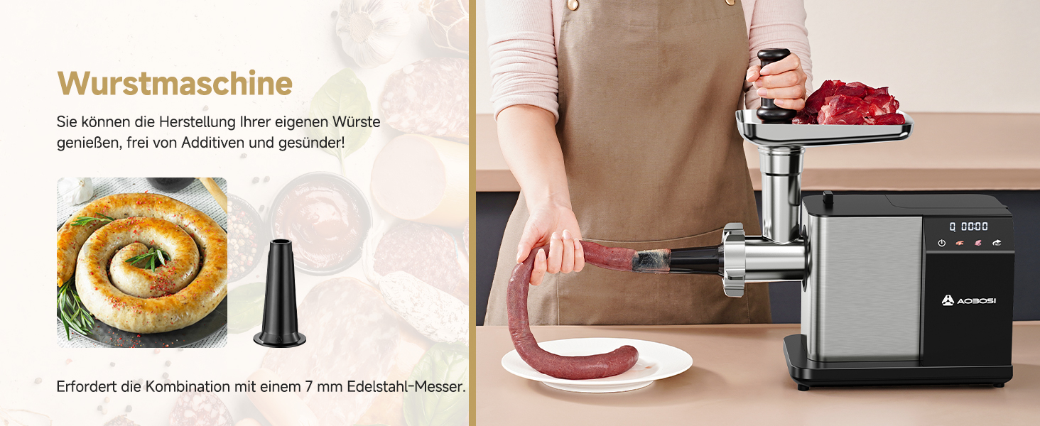 Elektrischer Fleischwolf mit Digitalanzeige zum Mahlen von Wurst. Das Gerät verfügt über eine Edelstahlkonstruktion, ein Bedienfeld und ein abnehmbares Mahlrohr. Die Demonstration zeigt, wie rohes Fleisch auf einem weißen Teller zu Wurst verarbeitet wird
