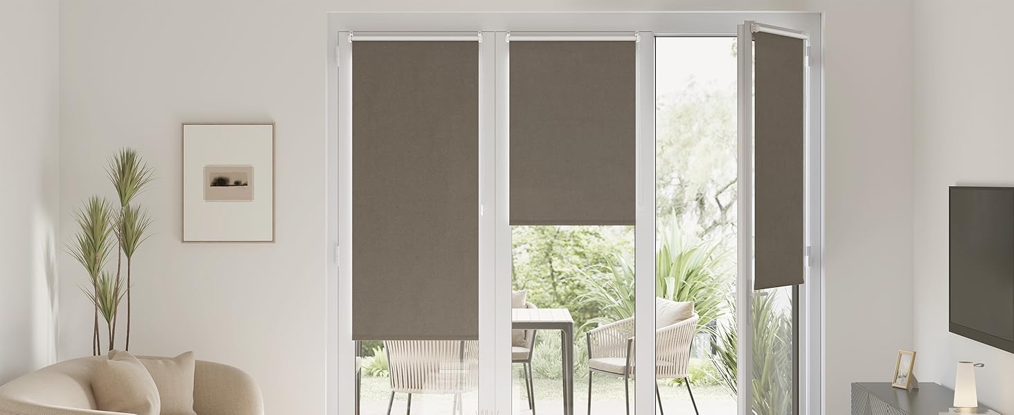 Serie de escenas de comedor luminosas y minimalistas con mesas blancas y muebles de madera clara, que muestran los ambientes de comedor y las reuniones desde múltiples ángulos.