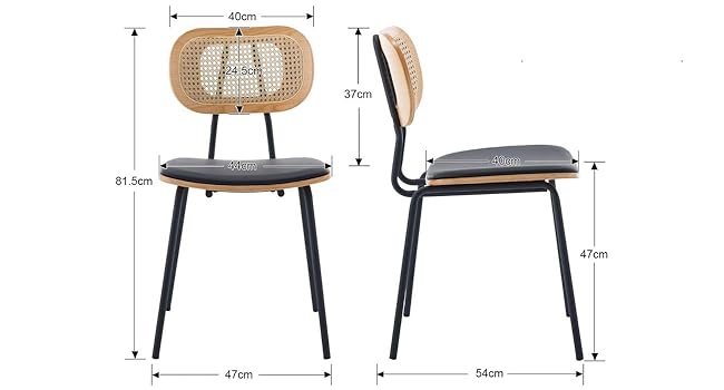 avec dossier en rotin, structure en métal noir et assise rembourrée grise. Vues latérales et frontales avec dimensions : 81,5 cm de hauteur totale, 47 cm de hauteur d'assise, 40 cm de largeur, 54 cm