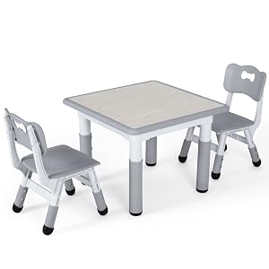 Table pour enfant avec 4 chaises