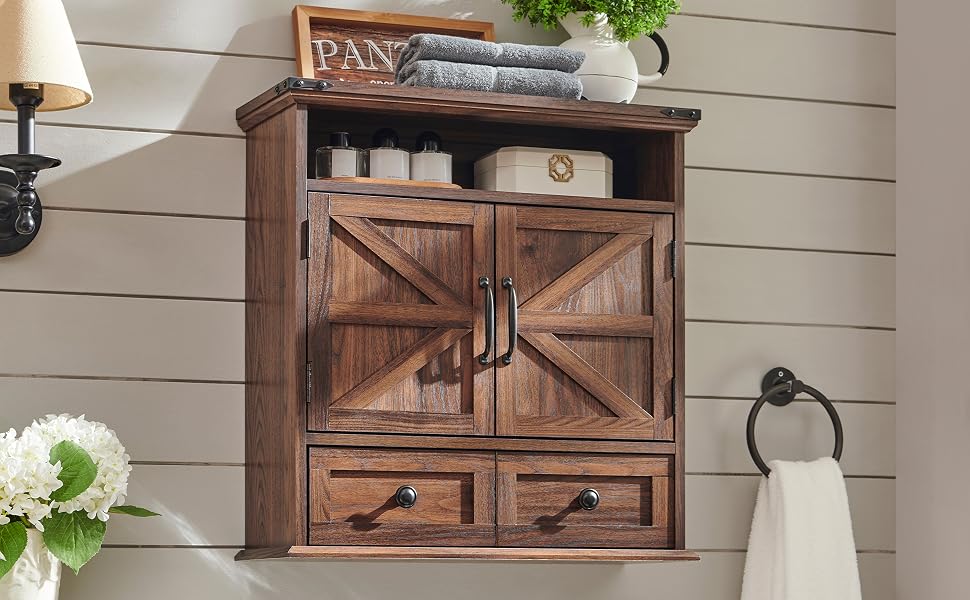 Armoire murale de salle de bain en bois rustique avec design de porte de grange, comprenant deux portes d'armoire avec motif en X et deux tiroirs inférieurs. Finition marron foncé avec quincaillerie en métal.