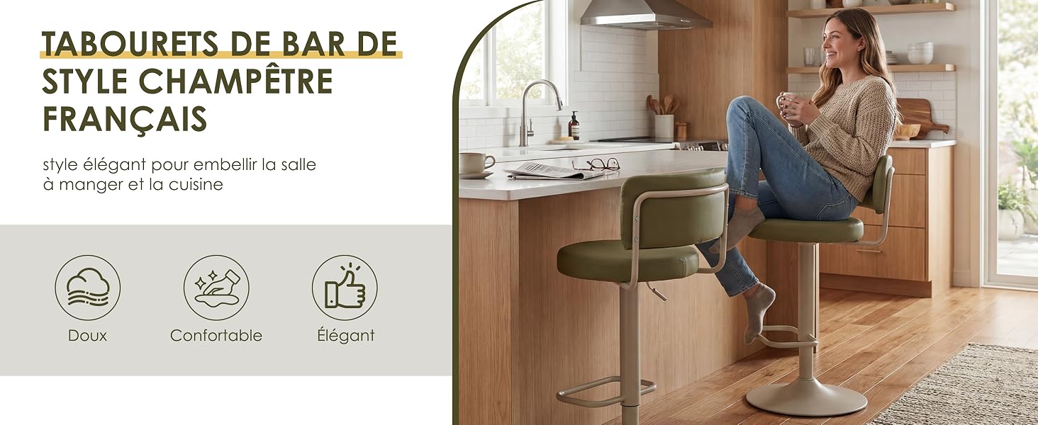 Le texte indique « TABOURETS DE BAR DE STYLE CHAMETRE FRANÇAIS » avec des icônes de certification. Tabourets de bar en bois avec sièges tissés exposés dans une cuisine moderne, représentant une femme assise au comptoir.
