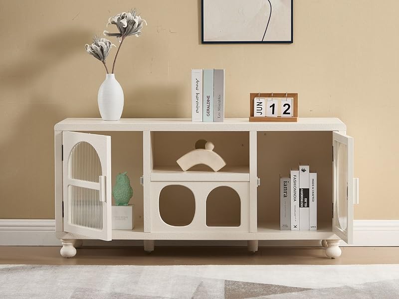 Serie de estantes modulares de pared blancos contra una pared de color beige, que muestran etapas de montaje progresivas. Diseño minimalista con líneas limpias y formas geométricas.