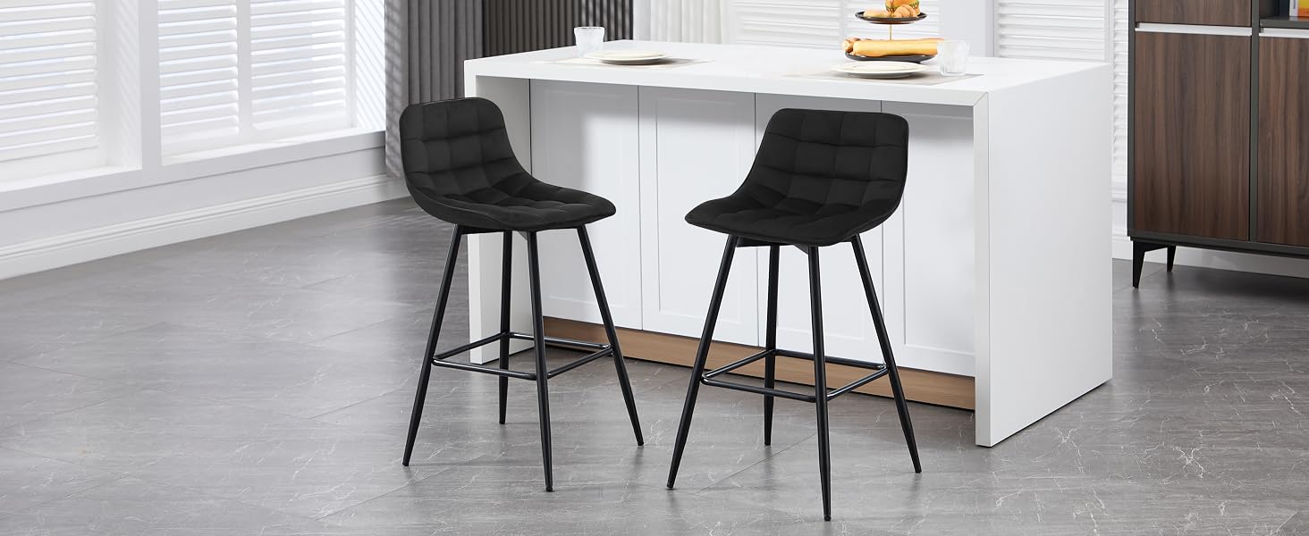 the black bar stools are a great addition to any kitchen.