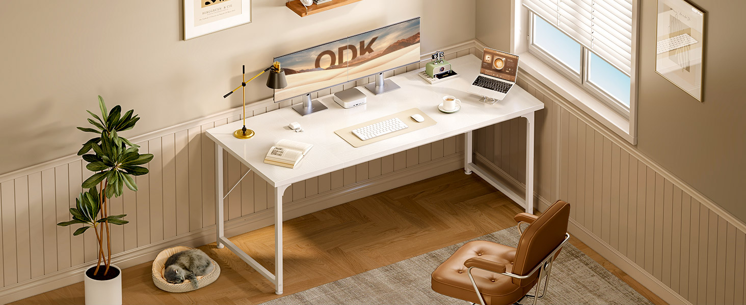 Moderne Innenarchitekturfotos, die minimalistische Wohnräume mit Tageslicht, Holzböden und Zimmerpflanzen zeigen