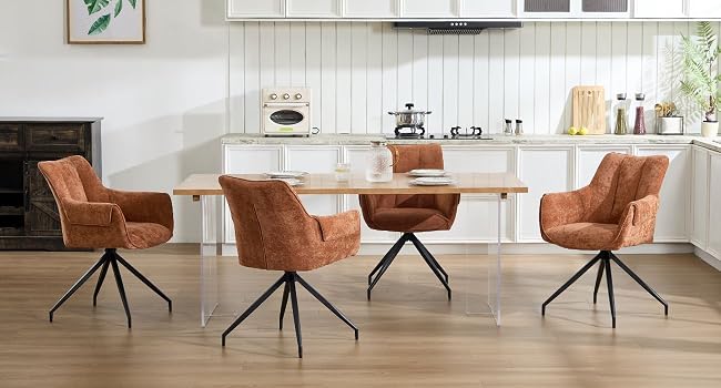 Moderna sala da pranzo con quattro sedie girevoli in pelle marrone attorno a un tavolo rotondo, appoggiate a pareti bianche con cucina visibile sullo sfondo.