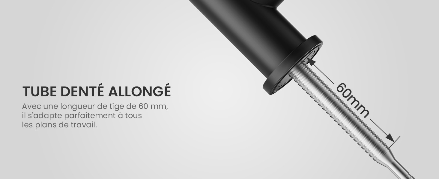 Le texte se lit comme suit : « TUBE DENTE ALLONGE ». Gros plan technique d'un produit technique d'un tube ou d'un connecteur noir et métallique sur fond blanc.