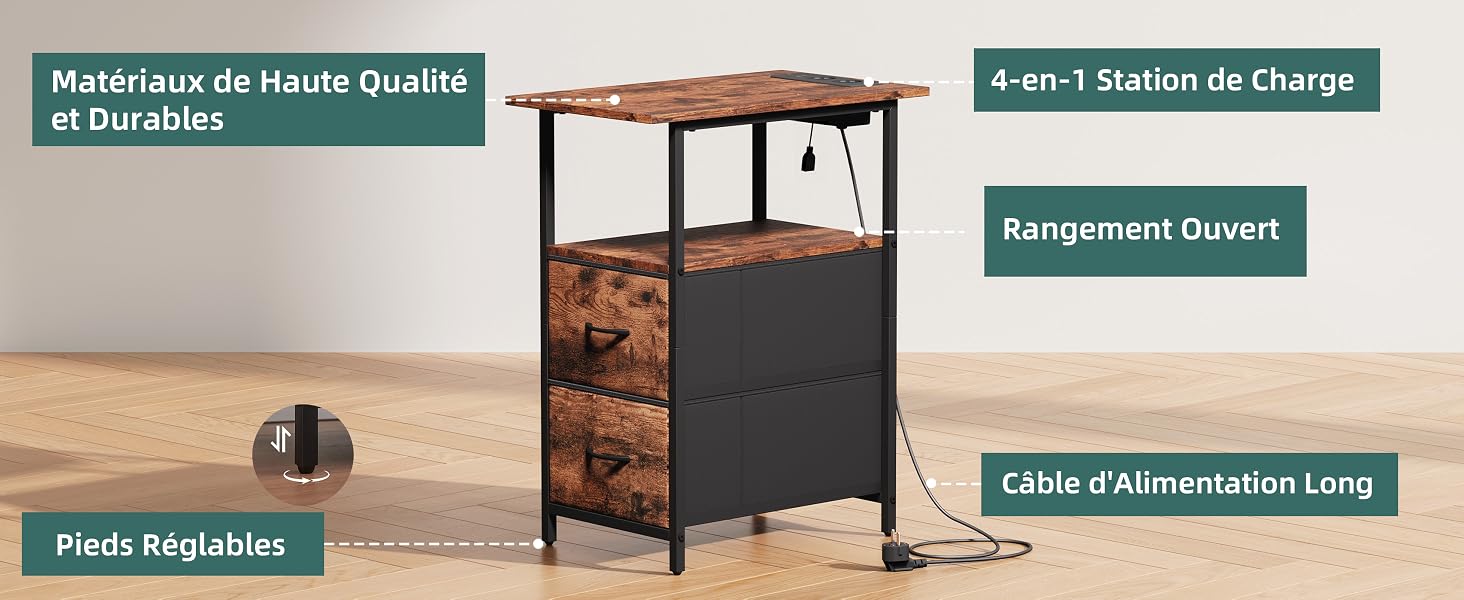 Le texte se lit comme suit : « Matériaux de Haute Qualité et Durables », « Pieds Réglables », « Station de Charge 4-en-1 », « Rangement Ouvert », « Câble d'Alimentation Long ». Table de chevet rustique en bois et métal noir avec borne de recharge et étagères ouvertes.