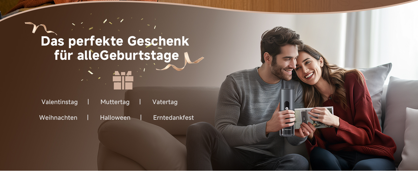 Der Text lautet „Das perfekte Geschenk für alle Geburtstage“. Marketingbild, das Menschen in einem Wohnzimmer mit elektronischen Geräten zeigt.