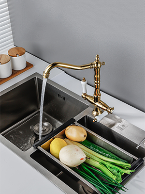 Robinet de cuisine rétro en laiton