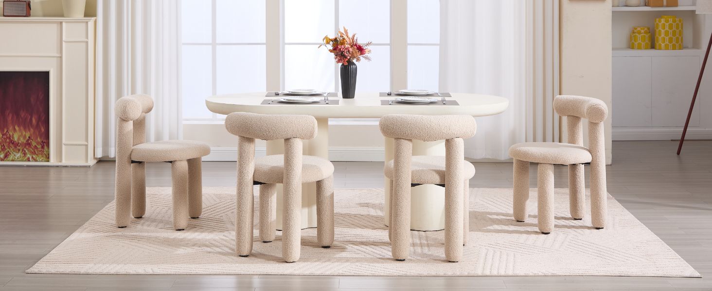 Heller, minimalistischer Wohn- oder Essbereich mit weißen Möbeln und mehreren weißen Esszimmerstühlen und Tischen aus Holz, die in einem sauberen, modernen Raum mit Tageslicht angeordnet sind.