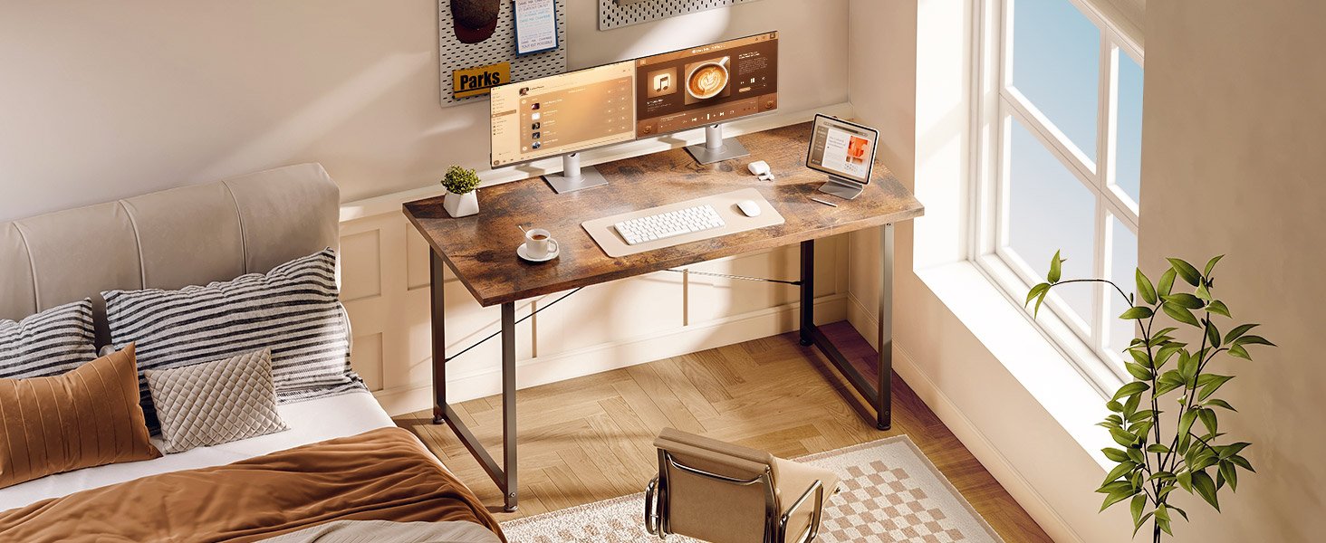 Carrousel de présentation de produits avec bureau réglable en hauteur dans un environnement de bureau à domicile moderne. Les vues multiples montrent le bureau dans différentes positions avec un éclairage naturel et une décoration minimale.