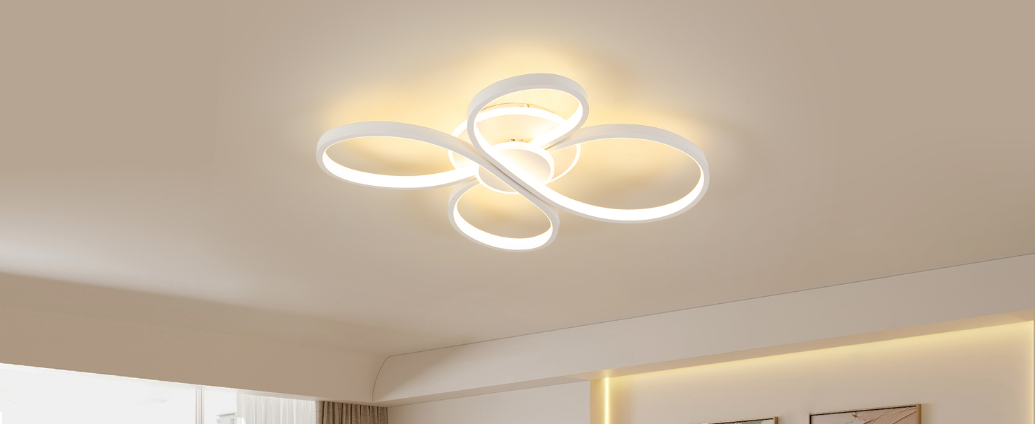 Installationsbilder von an der Decke montierten LED-Beleuchtung, die geometrische Lichtmuster an einer beigen Decke erzeugt und schrittweise Installationsschritte zeigt.