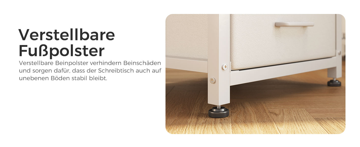 Verstellbare Möbelfüße auf Holzboden abgebildet. Nahaufnahme eines weißen Beins mit einem Schraubfuß aus Metall zur