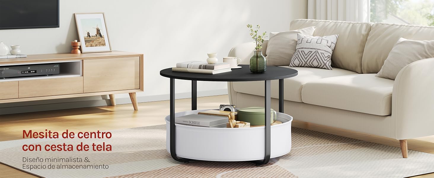 El texto dice «Diseña tu centro con caída de telas». Moderna sala de estar con sofá modular blanco y mesa de centro ovalada negra con estante inferior blanco.