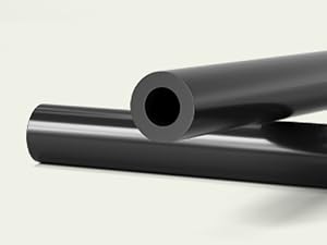 Serie de fotografías minimalistas de productos que muestran un objeto cilíndrico negro con un extremo cónico sobre un fondo blanco desde varios ángulos.