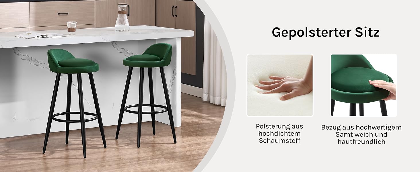 Zwei grün gepolsterte Barhocker mit schwarzen Beinen neben einer weißen Küchentheke.
[SENTENCE 14] Die Seitenteile zeigen Nahaufnahmen des gepolsterten Sitzes und der Rückenlehne, wodurch Komfort und Weichheit betont