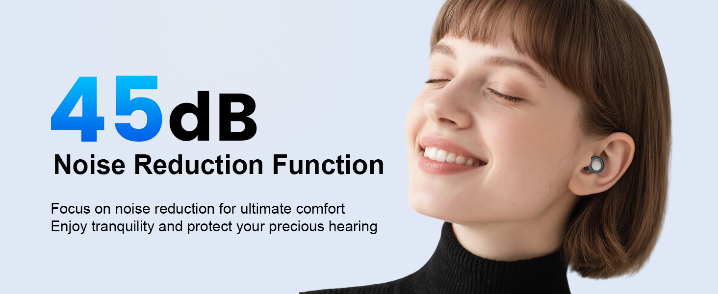 Der Text lautet „45-dB-Geräuschreduzierungsfunktion“ mit einem beschreibenden Marketingtext unten. Das Bild zeigt eine Person, die Ohrhörer trägt, mit entspanntem Gesichtsausdruck.