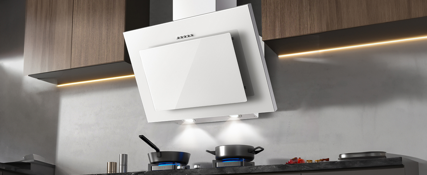 une hotte blanche au-dessus d'une cuisinière dans une cuisine.