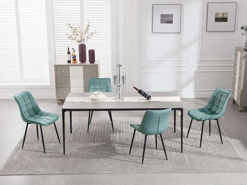 Set da pranzo moderno con tavolo in effetto marmo bianco e quattro sedie da pranzo trapuntate turchesi con gambe in metallo nero