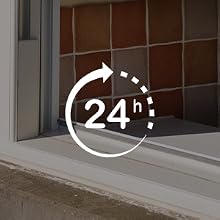 Icône circulaire blanche avec le texte « 24h » et une flèche incurvée, indiquant la disponibilité du service 24 heures sur 24, affichée sur une fenêtre ou une surface vitrée.