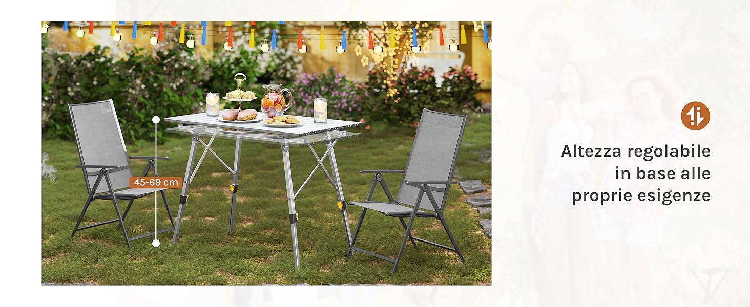 Set di mobili da giardino per esterni con tavolo e sedie bianchi disposti sull'erba, che mostra uno stile moderno di mobili da giardino.