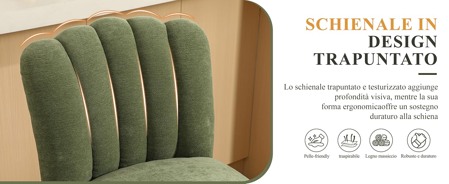 Il testo recita «SCHIENALEGO DESIGN TRAPUNTATO». Sedia imbottita curva verde con dettaglio dello schienale trapuntato mostrato dall'angolo laterale. Arredamento dal design moderno con tessuto strutturato e silhouette curva.