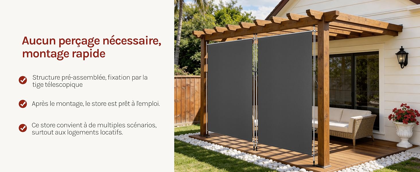 Le texte se lit comme suit : « Aucun perçage nécessaire, montage rapide ». Pergola extérieure avec panneaux d'ombrage gris rétractables installés, sur fond de bâtiment résidentiel avec toit en terre cuite.
