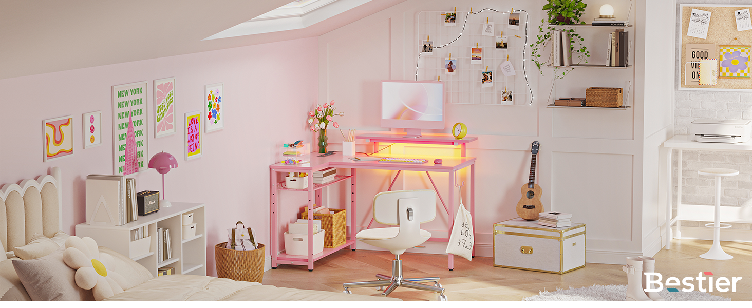 Espace de jeu pour enfants de style rose avec maison de poupée, divers jouets et décorations murales. Le texte 'Bestier' est affiché dans le coin.
