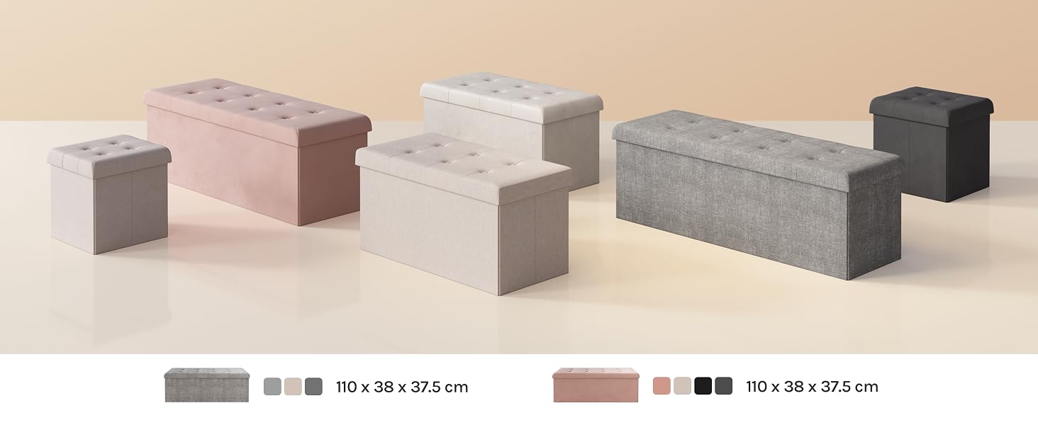 un set di quattro sgabelli con cuscino grigio