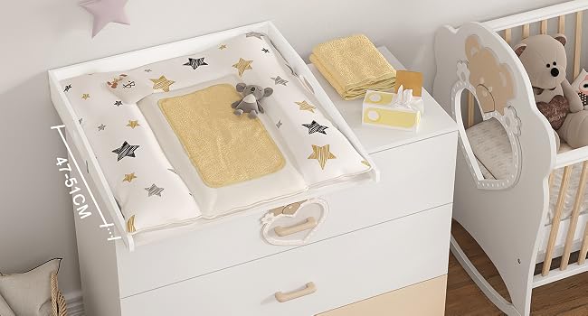 Cassetto portaoggetti o fasciatoio bianco con motivo a stelle, segno di misurazione visibile, mostrato su sfondo chiaro con mobili per bambini