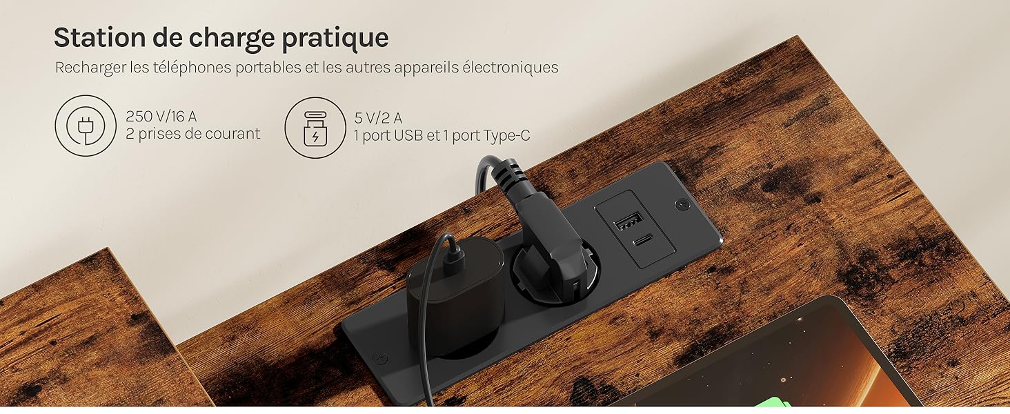 Le texte se lit comme suit : « Station de charge pratique ». L'image montre ce qui semble être une surface en bois ou une installation de borne de recharge.