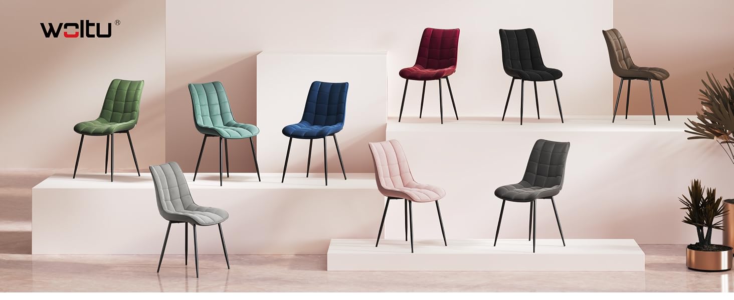 una collezione di sedie in vari colori.