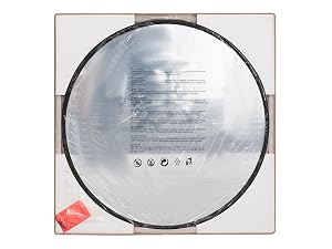 Sartén o superficie de cocción circular de metal con un fondo ancho y plano y bordes elevados. Embalaje visible con información del producto e instrucciones de cuidado.