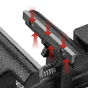 Primo piano di una morsa o di un meccanismo a morsa con texture nera. Le frecce rosse indicano i percorsi del flusso d'aria o di dissipazione del calore attraverso
