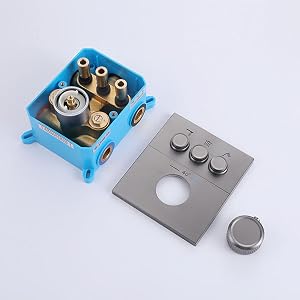 Séquence rapprochée montrant les composants mécaniques d'un système de frein à disque avec des pièces métalliques bleues et grises, en mettant l'accent sur les détails techniques du mécanisme de freinage.