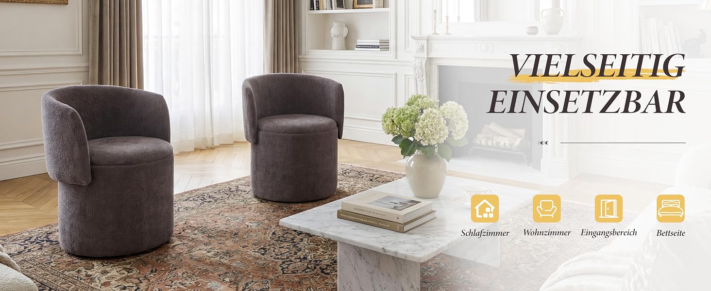 Der Text lautet „VIELSEITIG“. Mehrere Ansichten eines dunkelgrauen Drehsessels im modernen Wohnzimmer mit beigem Teppich und Benutzeroberflächensymbolen.