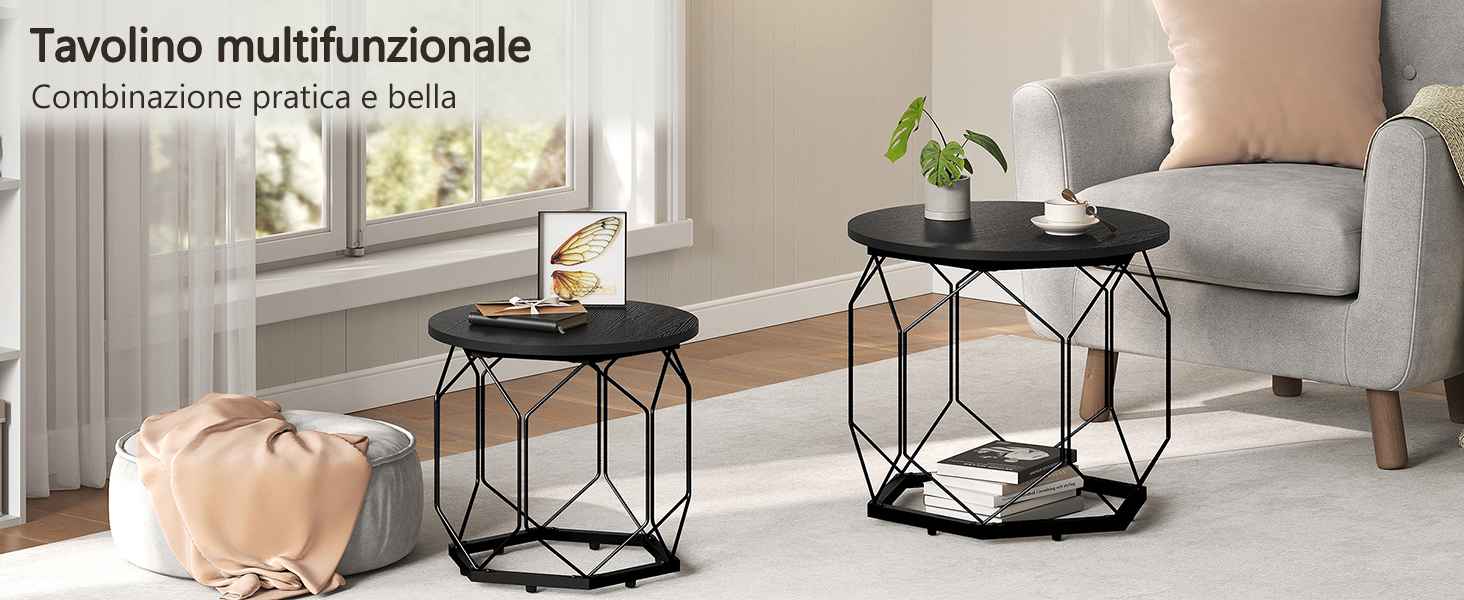 Due tavolini neri geometrici con struttura in filo metallico e piani circolari. I tavoli sono collocati in un soggiorno accanto a una poltrona grigia e a un cuscino da pavimento beige